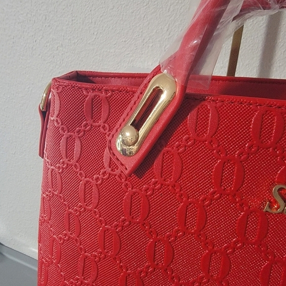 4-Piece Red Embossed Handbag Set — Chic & Versatile - Picture 11 of 16